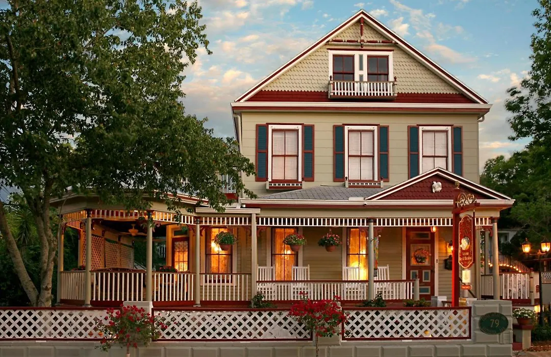 Cedar House Inn-1